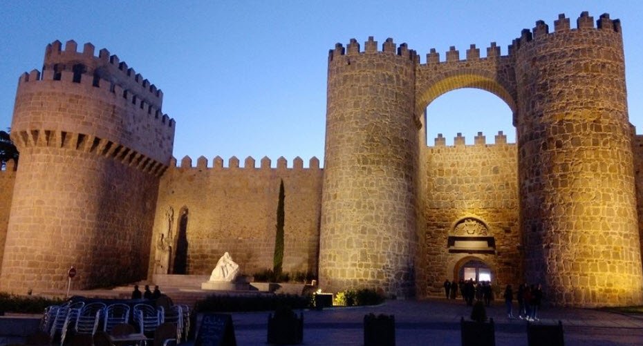 Puerta del Alcázar, Spain